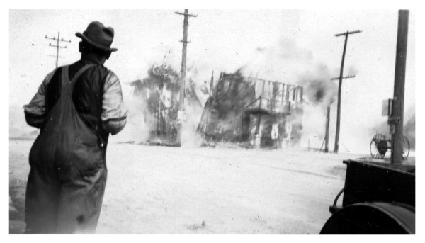 Pacific Hotel fully ablaze in the Great Fire of Callander in 1931